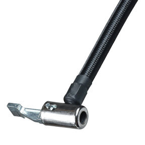 Primo piano dell'attacco metallico del tubo IK SPRAYERS Compressor Hose con leva di sicurezza per collegamento rapido a compressori d’aria.