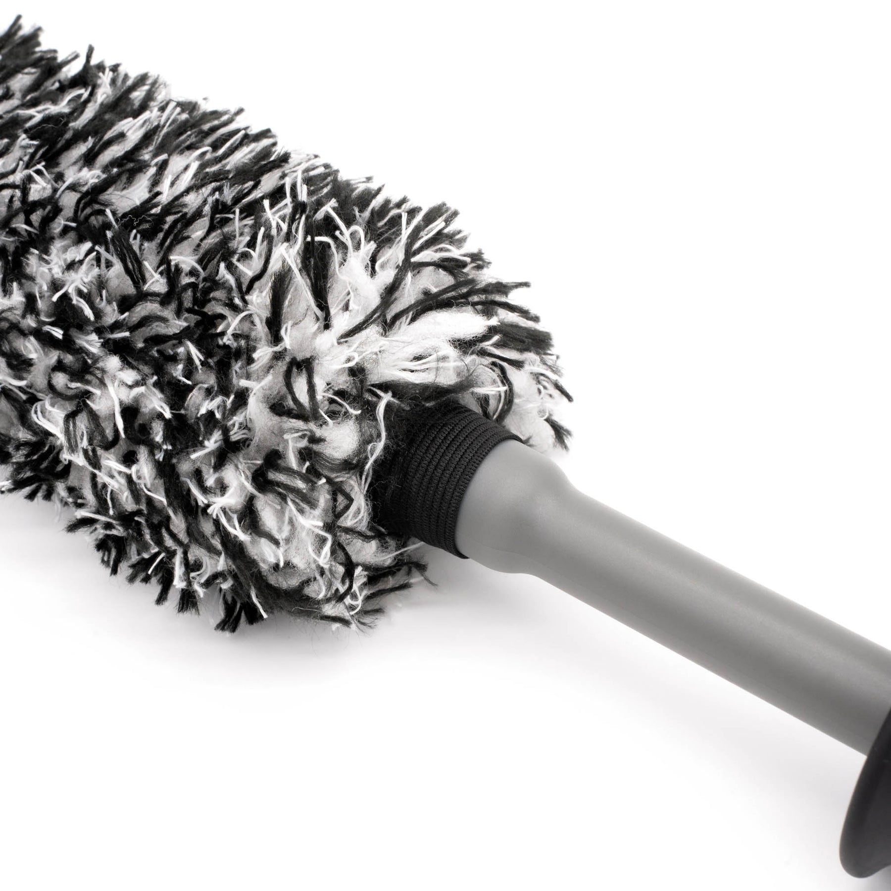 Cover in microfibra montata su spazzola Flex Brush, soluzione ideale per la pulizia accurata dei cerchi auto con manico ergonomico